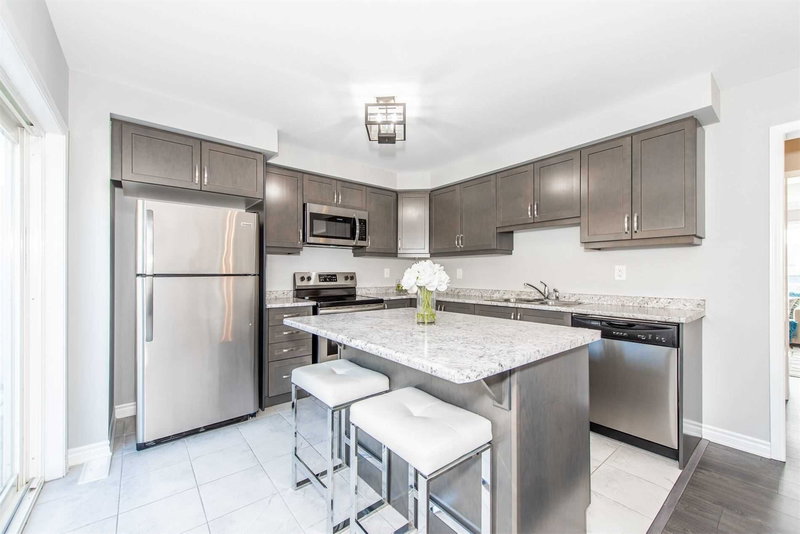 15 - 230 Avonsyde Blvd, Hamilton, L8B 1T9 | Image 2
