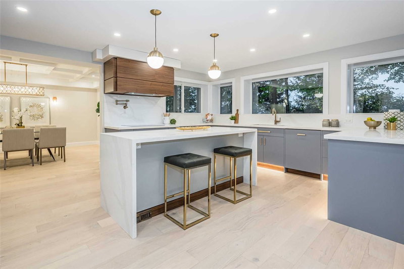 239 Corrie Cres, Waterloo, N2L 5W3 | Image 2