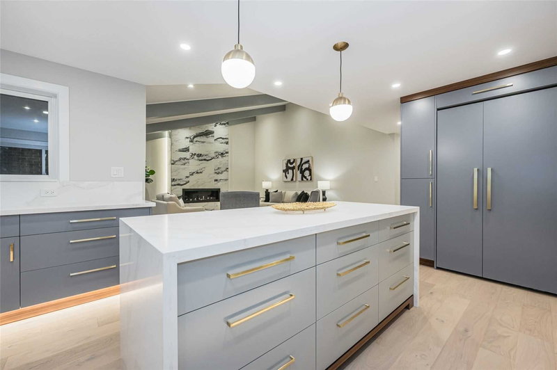 239 Corrie Cres, Waterloo, N2L 5W3 | Image 3