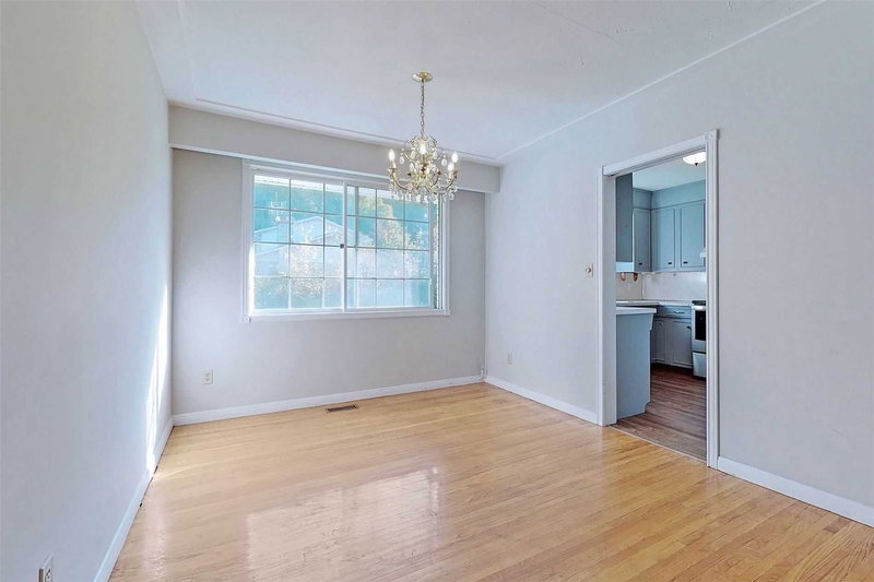 212 Lockhart Dr, St. Catharines, L2T1X1 | Image 2