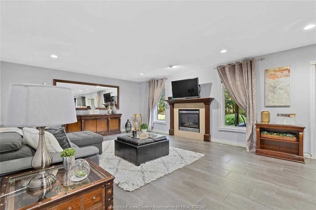 Detached House sold at 1295 Woodmont Crescent, LaSalle, N9J 3B8 - MLS: X5416495
