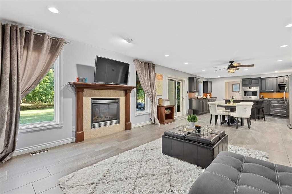 Detached House sold at 1295 Woodmont Crescent, LaSalle, N9J 3B8 - MLS: X5416495