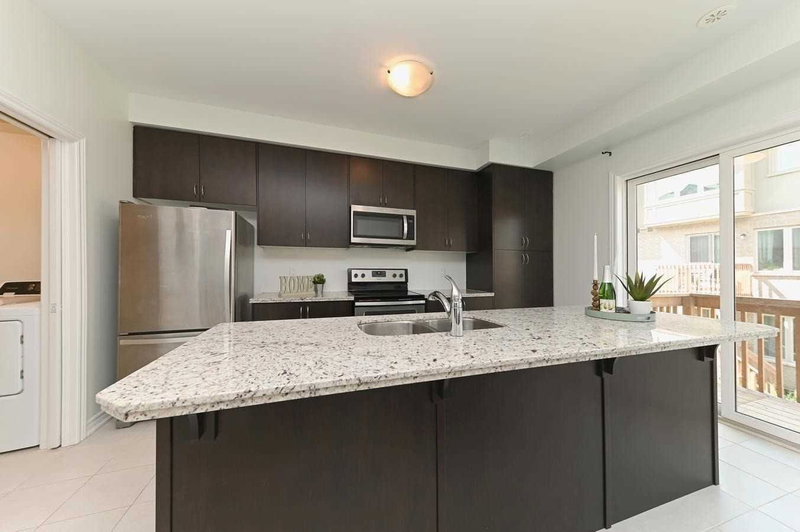 137 Borers Creek Circ, Hamilton, L8B1W3 | Image 3