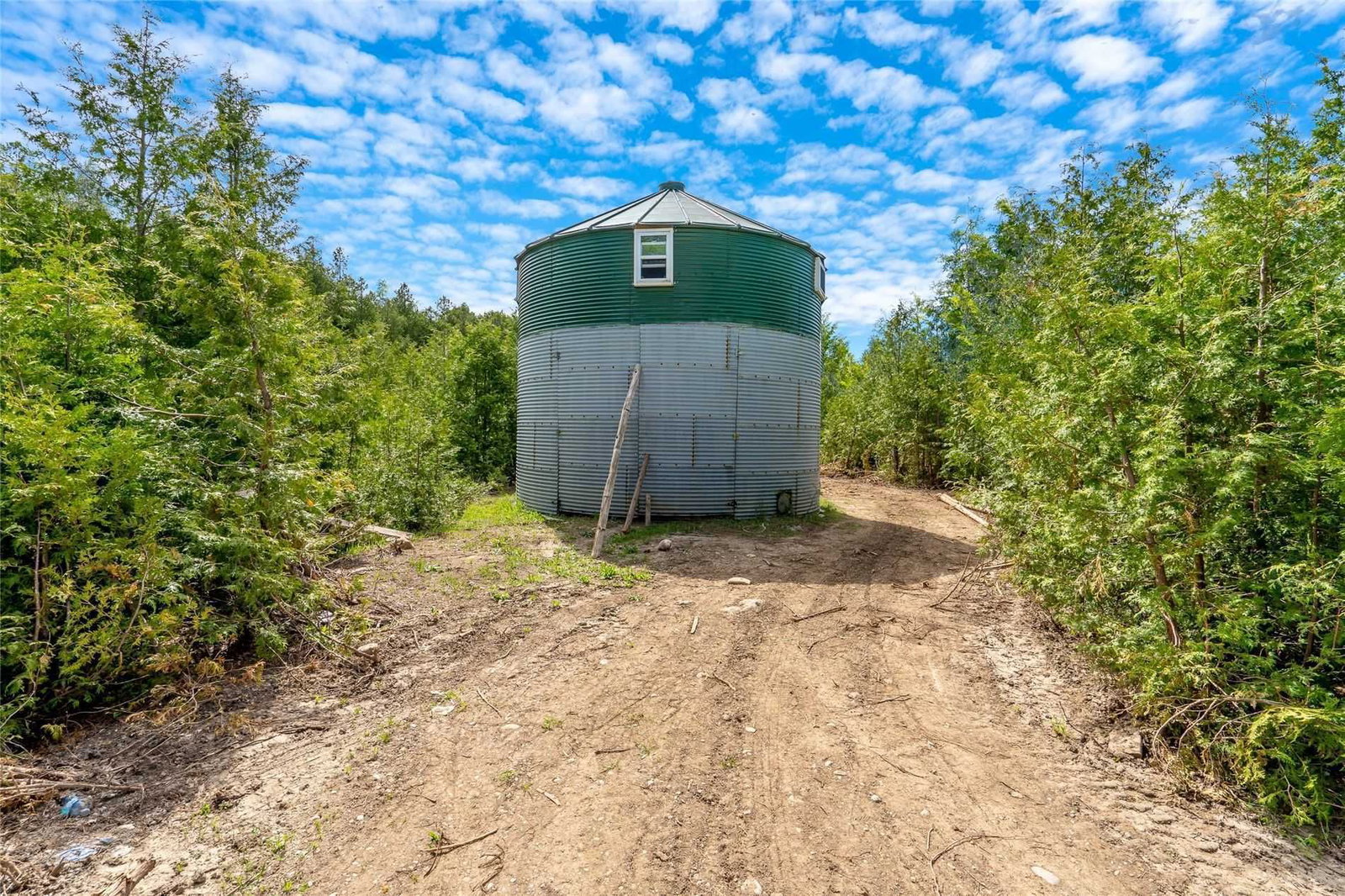 Listing Image 7
