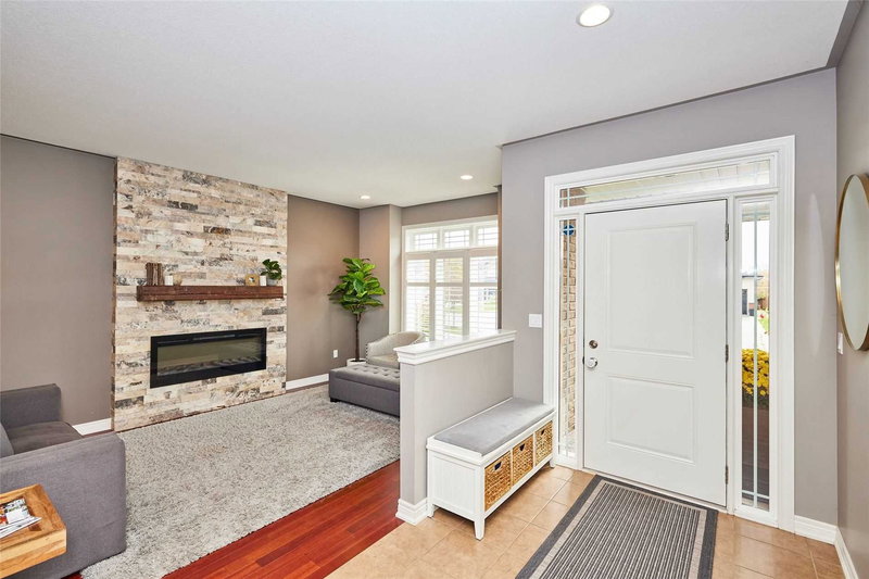 100 Creekside Dr, Welland, L3C 0B4 | Image 2