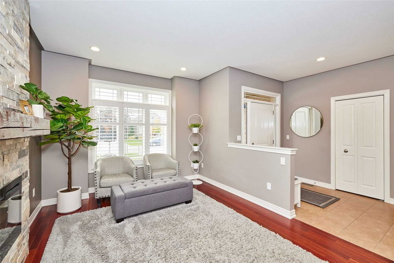 100 Creekside Dr, Welland, L3C 0B4 | Image 3