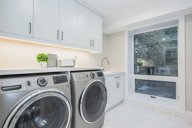 239 Corrie Cres, Waterloo, N2L 5W3 | Image 3