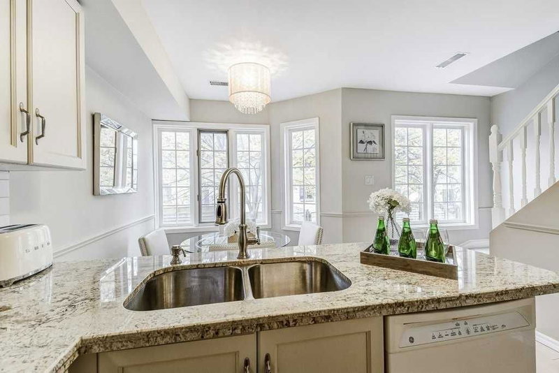 7 - 266 Limeridge Rd E, Hamilton, L9A 2S7 | Image 3