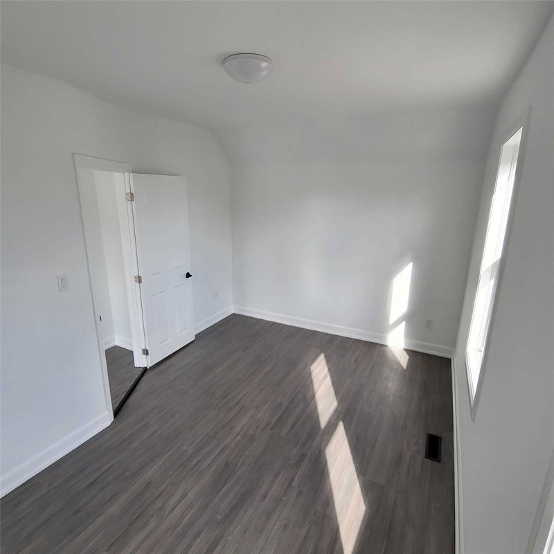 4 Robins Ave, Hamilton, L8H 4M7 | Image 3