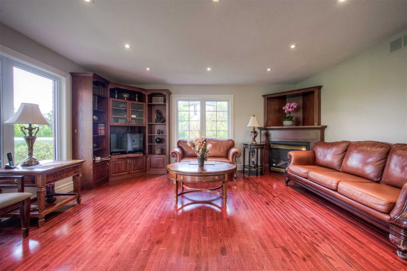 38 Deer Ridge Cres, Kitchener, N2P 2L3 | Image 2