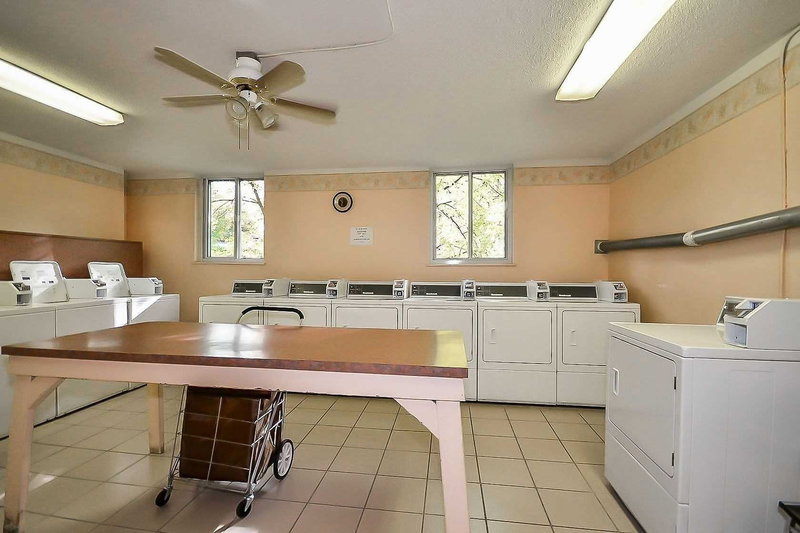 404 - 1964 Main St W, Hamilton, L8S 1J5 | Image 2