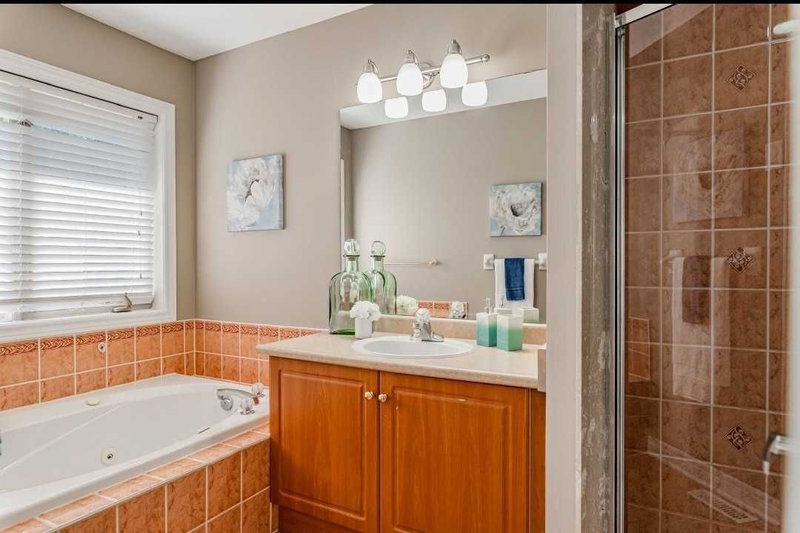 Upper - 25 Stevens Dr, Niagara-on-the-Lake, L0S 1J0 | Image 3