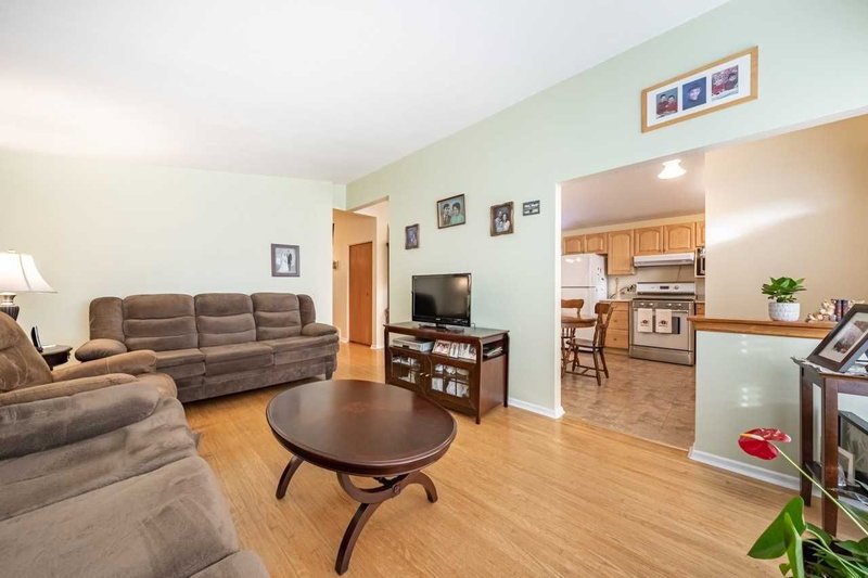241 Thorner Dr, Hamilton, L8V 2M6 | Image 2