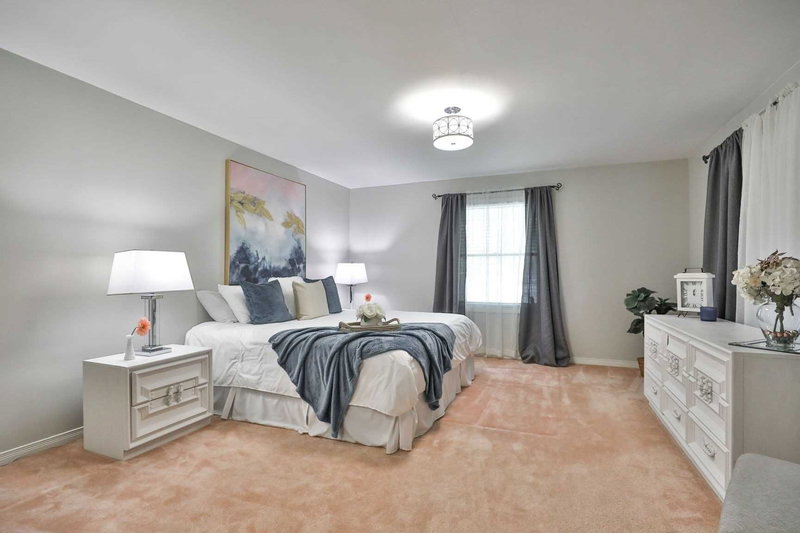 226 Bel Air Ave, Hamilton, L8E 5K2 | Image 3