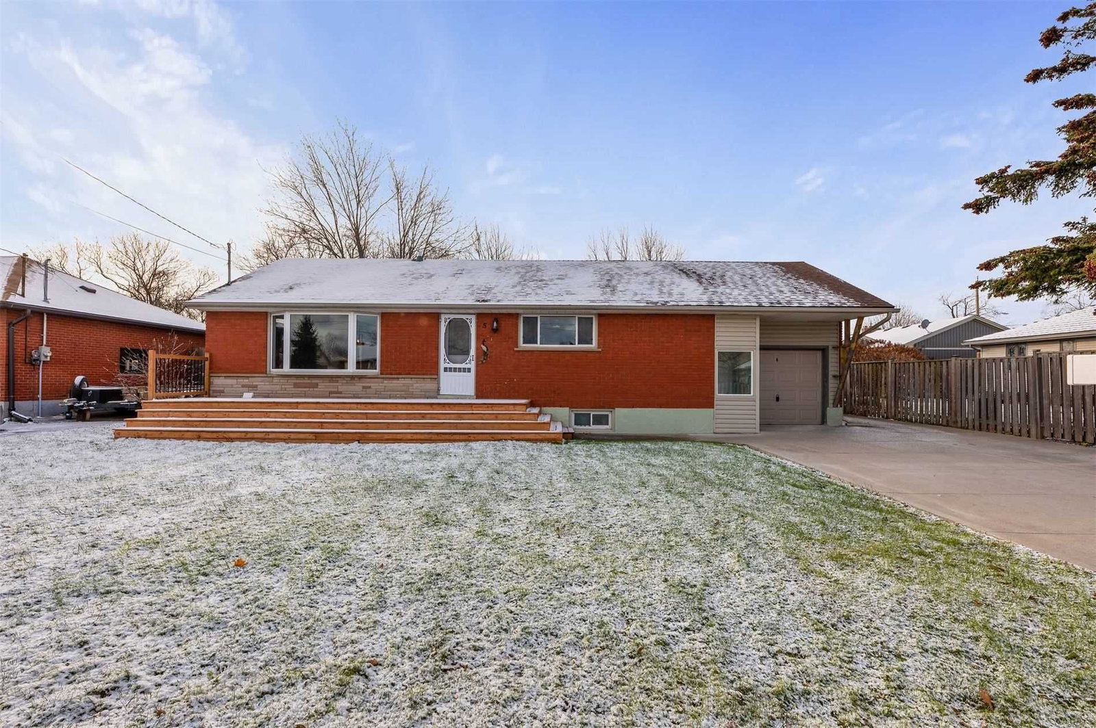 Detached House sold at 5 Cherry Avenue, Grimsby, Ontario, L3M 2G8 - MLS: X5452473