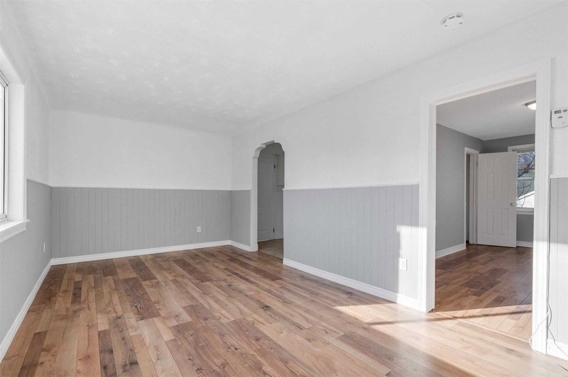 Back Up - 6247 Taylor St, Niagara Falls, L2G 2E9 | Image 2