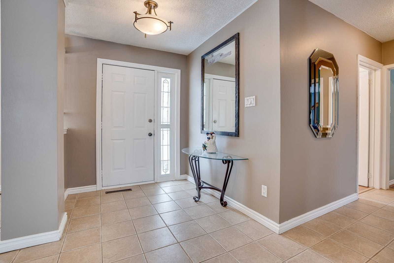 3 Starrview Cres, Mono, L9W 3A8 | Image 2