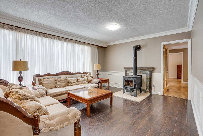 3 Starrview Cres, Mono, L9W 3A8 | Image 3