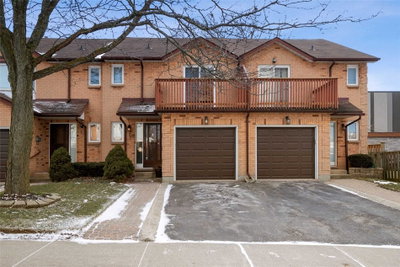 Townhouse sold at 2-14 Brucedale Avenue, Hamilton, Ontario, L9A 1M8 - Centremount - MLS: X5470002