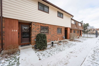 Townhouse sold at 104-20 Glenvale Drive, Hamilton, Ontario, L9C 5N4 - Gilkson - MLS: X5470720