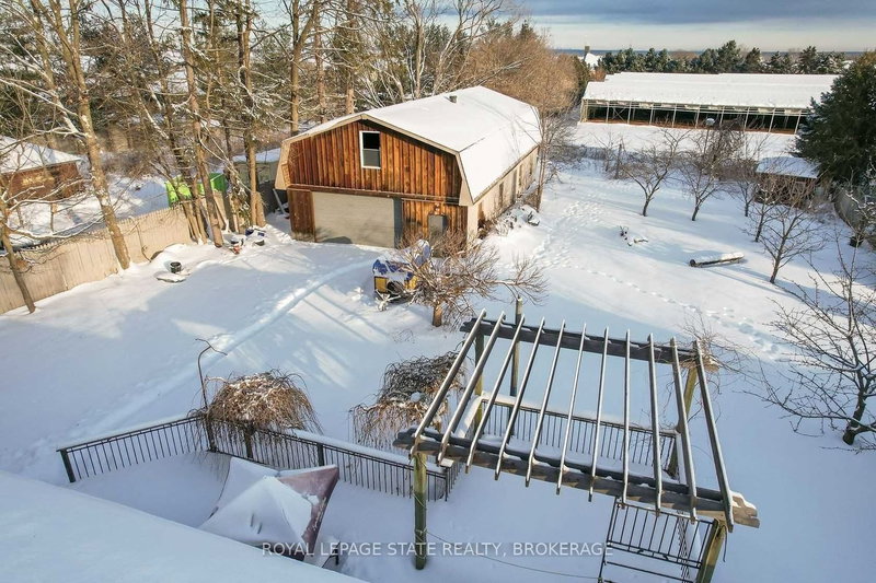 260 Main St W, Grimsby, L3M 1S4 | Image 2