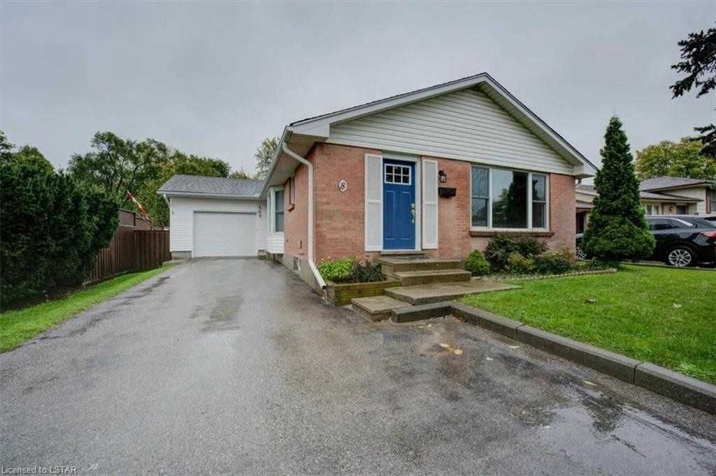 Detached House leased at 8 Greenfield Court, London, N6E 1K8 - MLS: X5482987