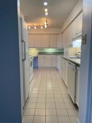 403 - 688 Preston Pkwy, Cambridge, N3H 5K6 | Image 3