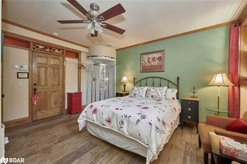 830 Muskoka Rd S, Gravenhurst, P1P 1K3 | Image 2