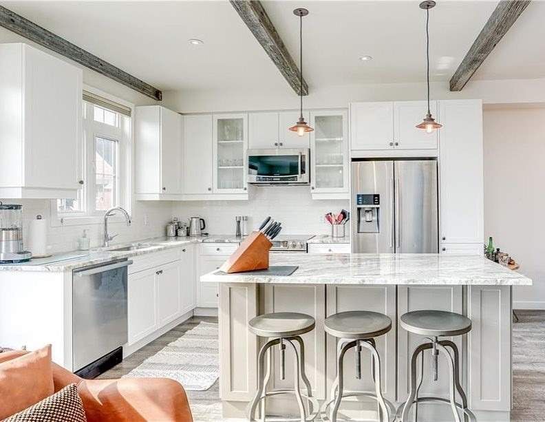 345 Yellow Birch Cres, Blue Mountains, L9Y 0R4 | Image 3