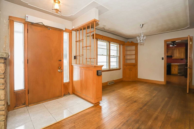 260 Main St W, Grimsby, L3M 1S4 | Image 3