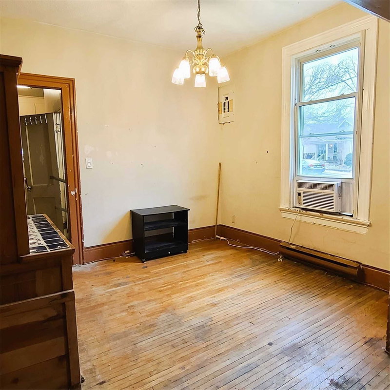 8 Elizabeth St, St. Catharines, L2R2L1 | Image 3