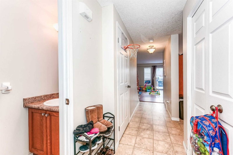 213 Snowdrop Cres, Kitchener, N2E 4C2 | Image 2