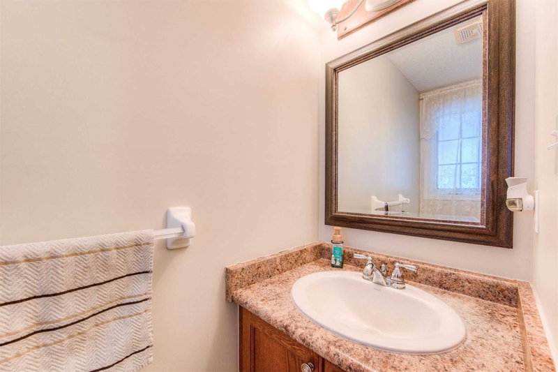 213 Snowdrop Cres, Kitchener, N2E 4C2 | Image 3