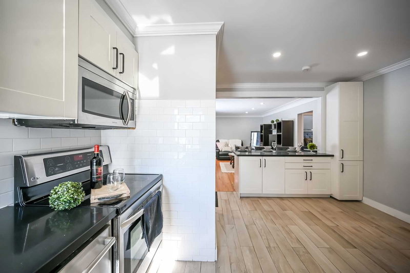 186 Fernwood Cres, Hamilton, L8T 3L4 | Image 3