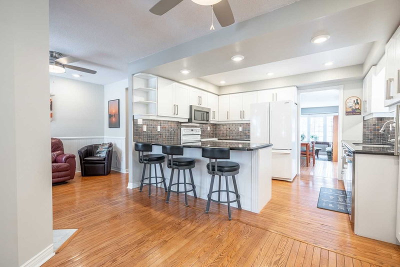 50 Edgewater Dr, Hamilton, L8E 4Z3 | Image 3