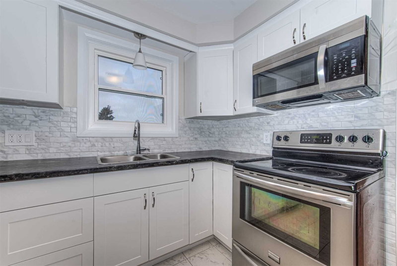 15 Hildegard Dr, Hamilton, L8K5S1 | Image 2