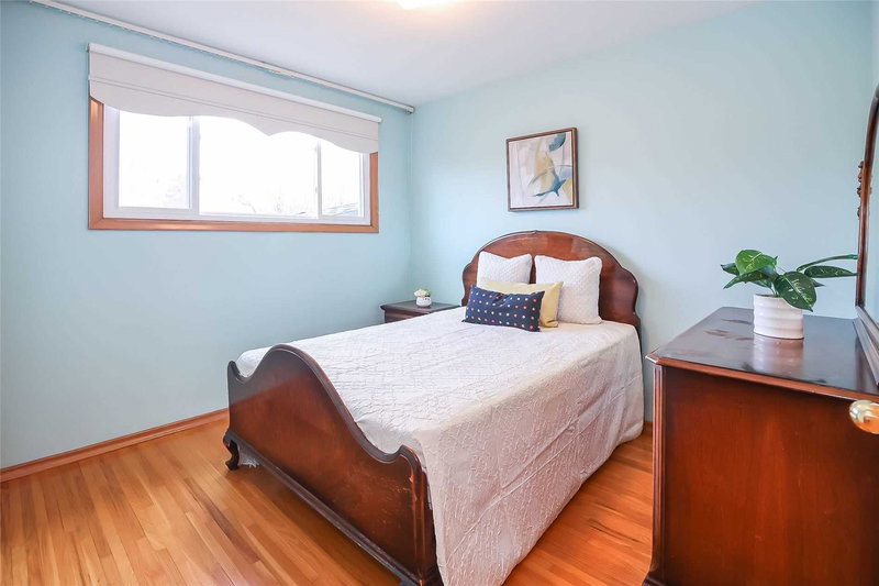 63 Champlain Ave, Hamilton, L8G 2H5 | Image 2