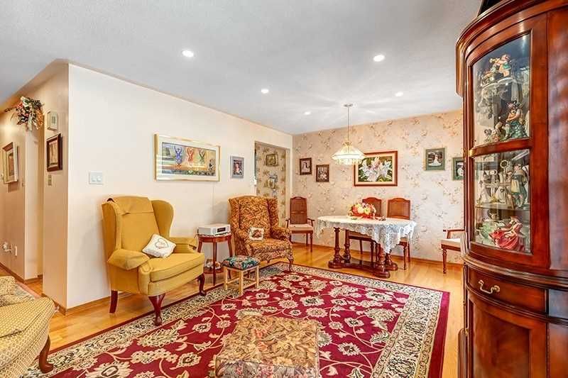 1402 Clearview Dr, Peterborough, K9K 1Z8 | Image 2