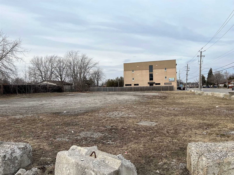 865 Mohawk Rd E, Hamilton, L8T2R4 | Image 3