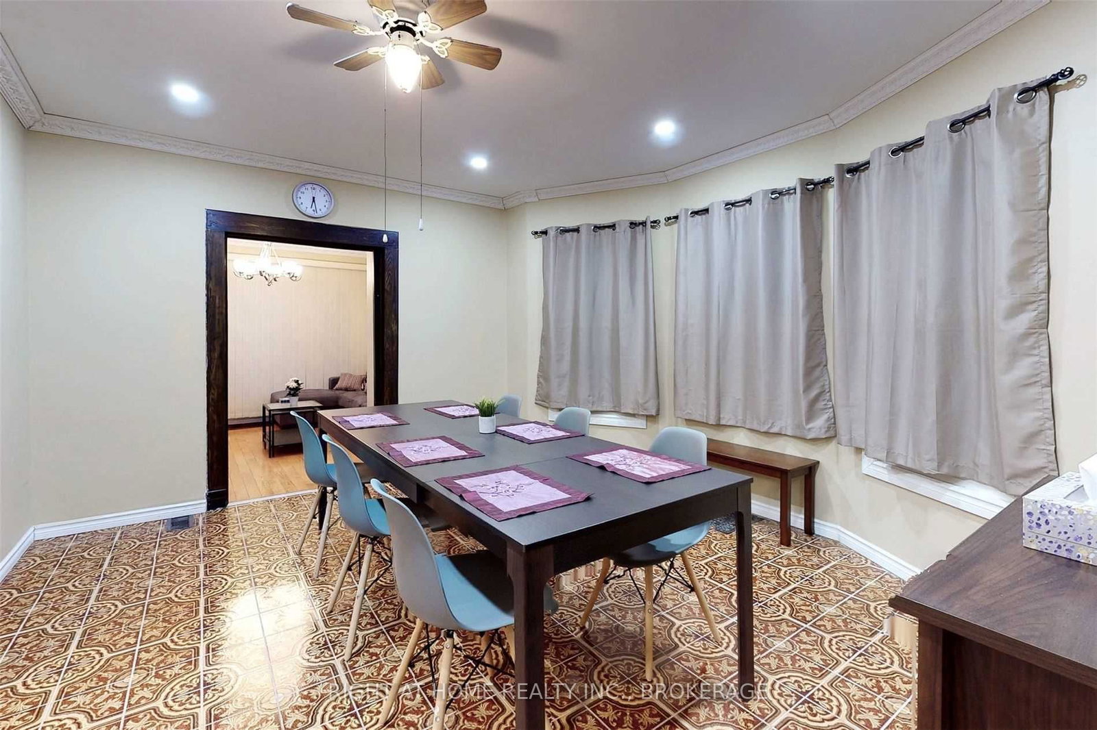 Listing Image 7