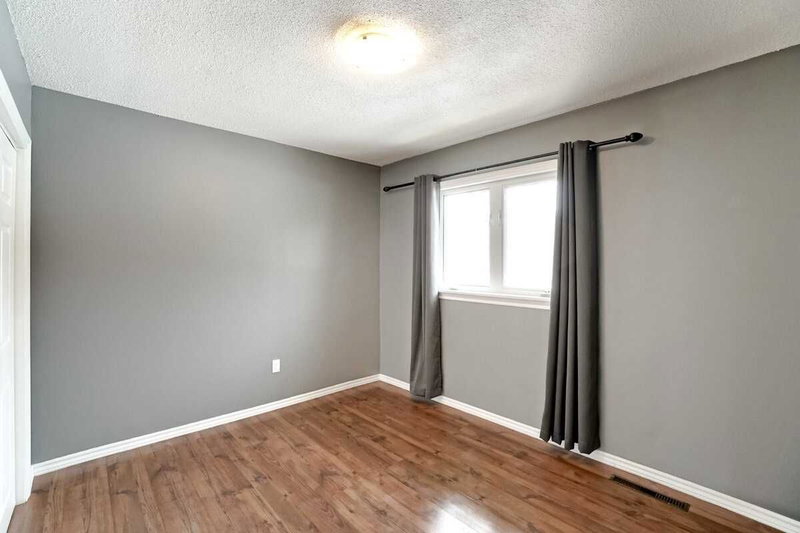 3 Starrview Cres, Mono, L9W 3A8 | Image 2