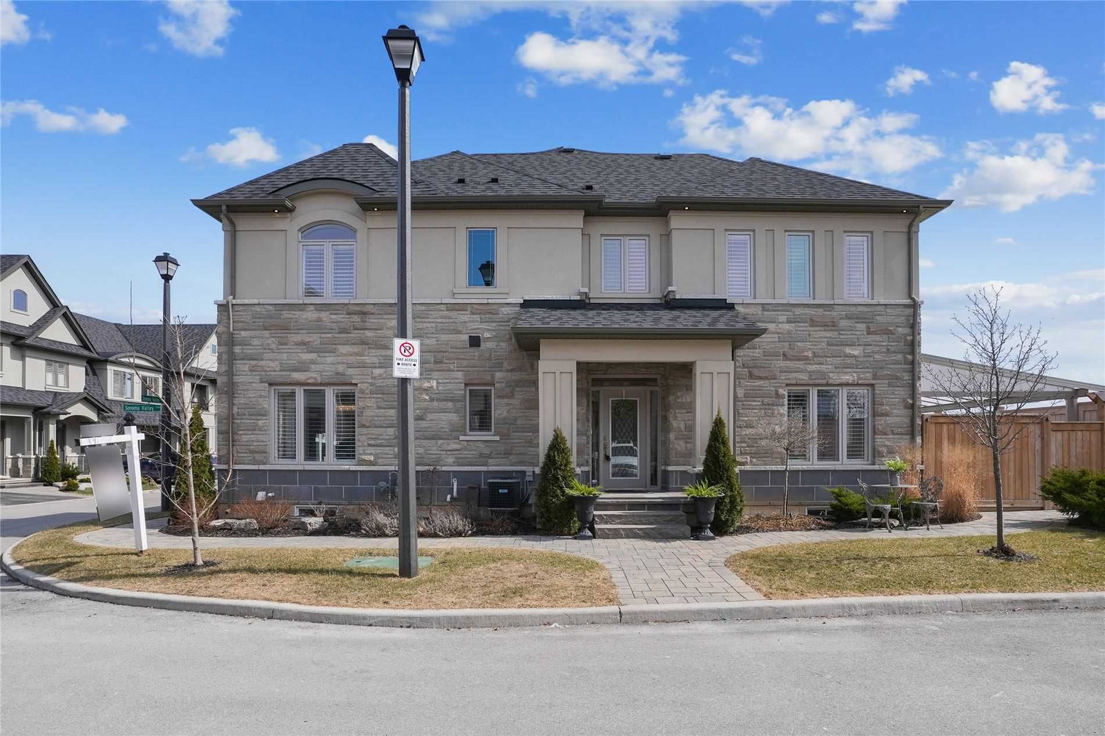 Townhouse sold at 41 Sonoma Valley Crescent, Hamilton, Ontario, L9B 0J3 - Mewburn - MLS: X5547756