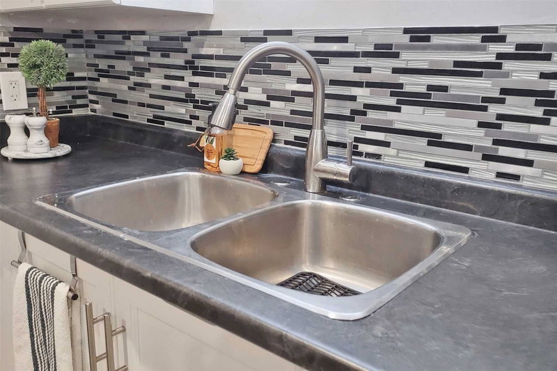 Lower - 508 Upper Gage Ave, Hamilton, L8V4J5 | Image 2