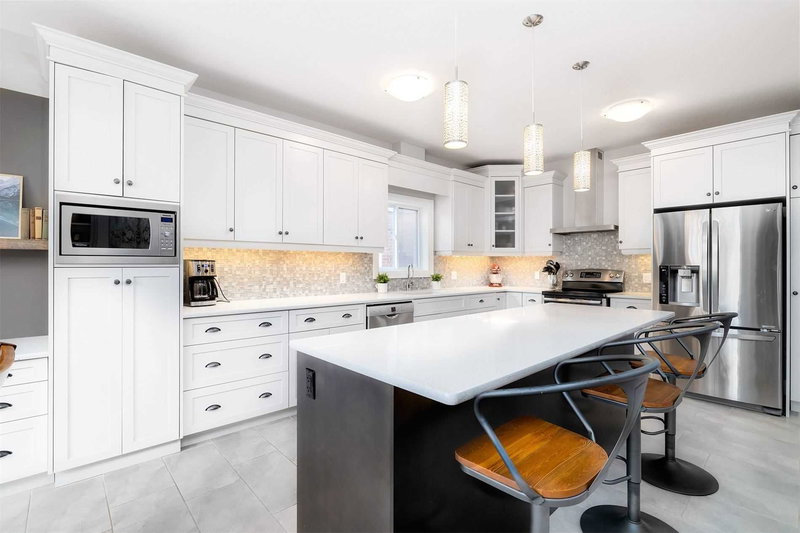 346 Moorlands Cres, Kitchener, N2P 0C5 | Image 2