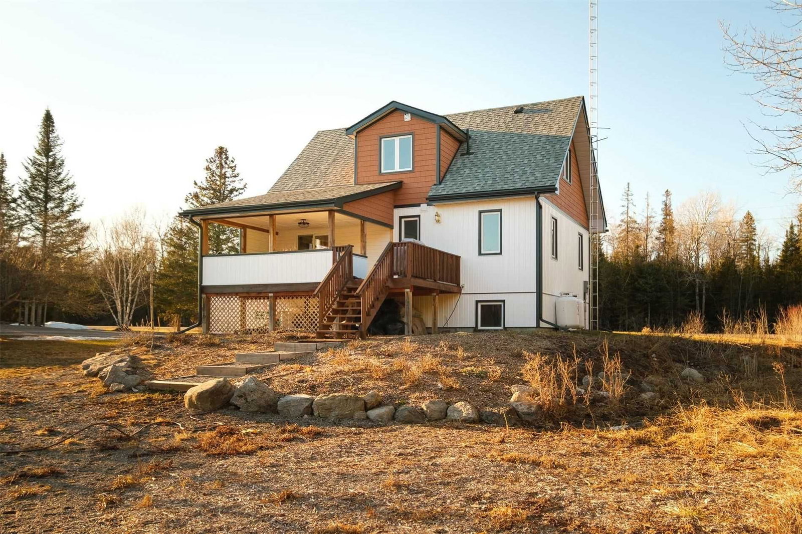 Detached House sold at 1105 County Road 6, Douro-Dummer, Ontario, K0L 2H0 - Rural Douro-Dummer - MLS: X5556696