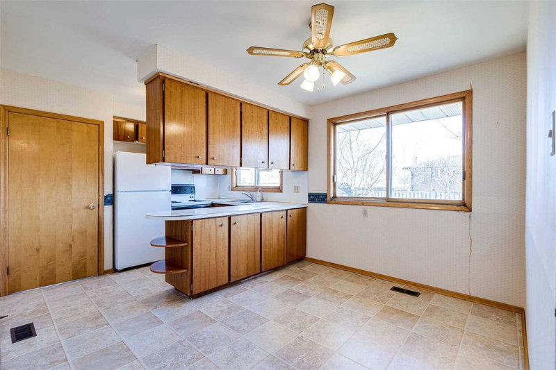 89 Greeningdon Dr, Hamilton, L9A 3A8 | Image 3