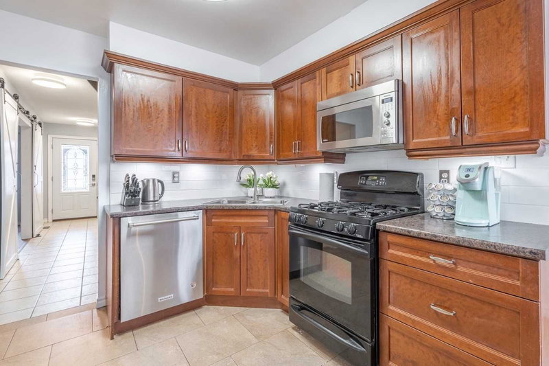 33 Meaghan St, Hamilton, L0R 2H5 | Image 2