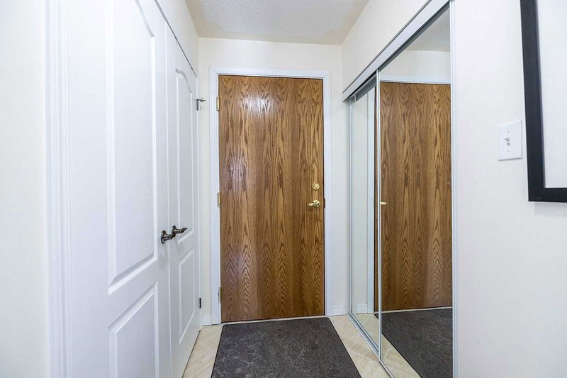 209 - 306 Spillsbury Dr, Peterborough, K9K 0B5 | Image 2