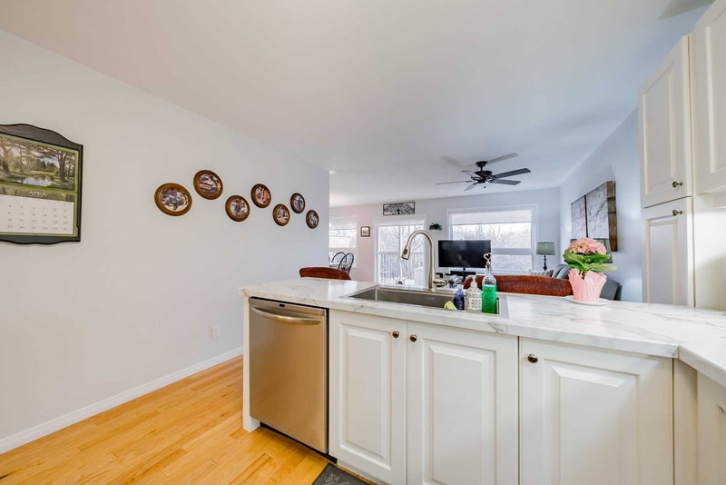 27 - 909 Wentworth St, Peterborough, K9J 8R7 | Image 2