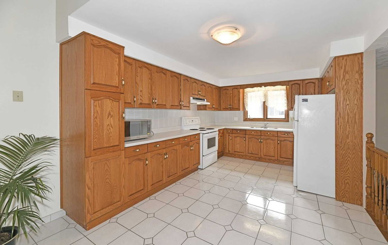 17 Clearview Dr, Hamilton, L8G4Y3 | Image 2